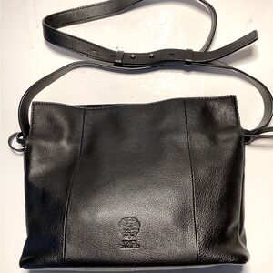 VinceCamuto🆕leather crossbodyshoulderbag,snap close,zip&open pockets,adj strap